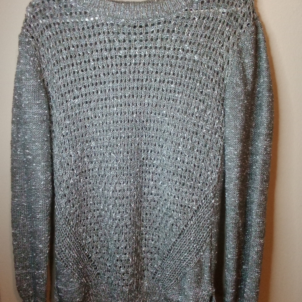 Madison Lilly Gray long sleeve size small